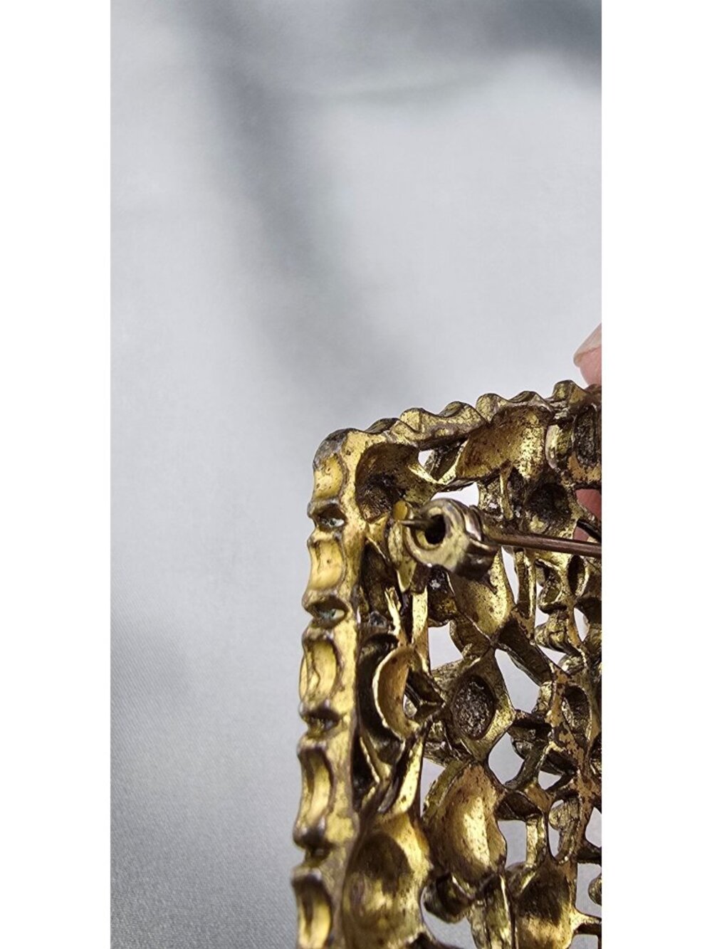 Antique Ornate Floral Pot Metal Brooch With Gold & Silver-Tone Filigree READ - Picture 8 of 10